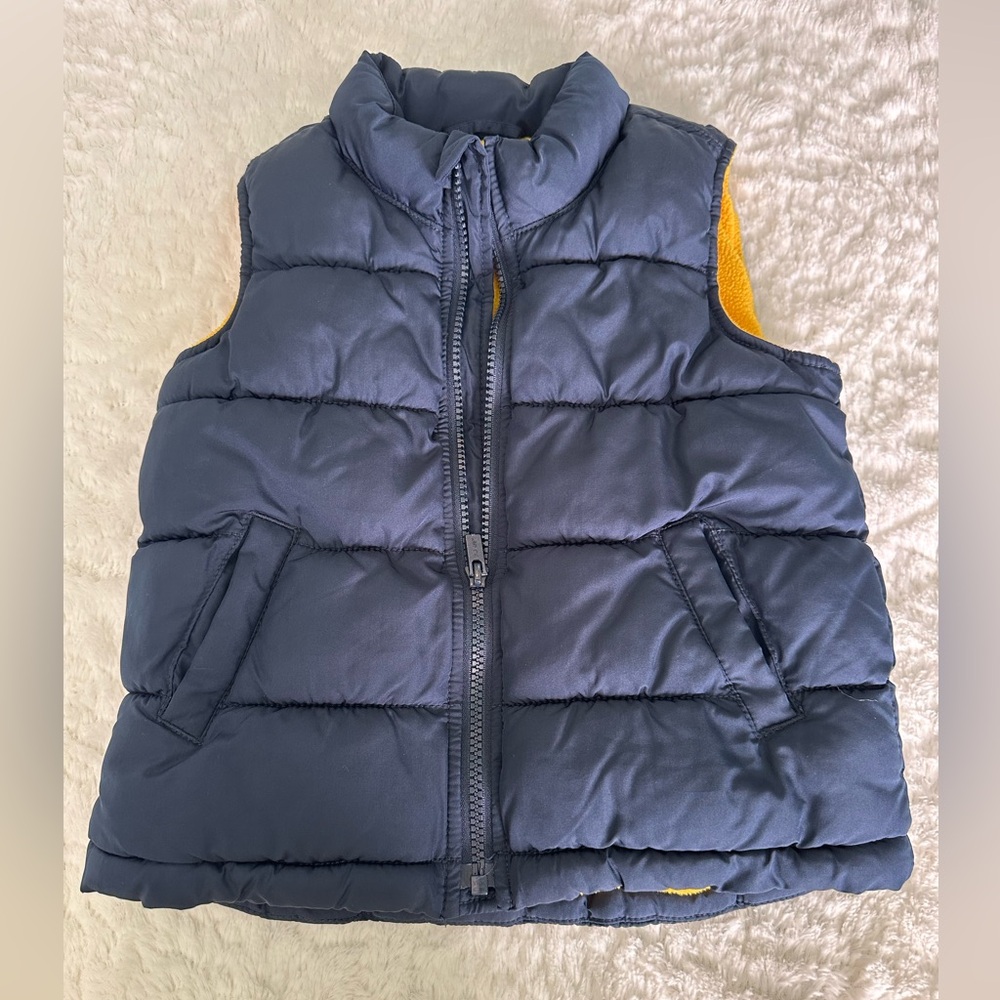 Like new! Old Navy Toddler Boys puffer vest. Navy blue size 4T